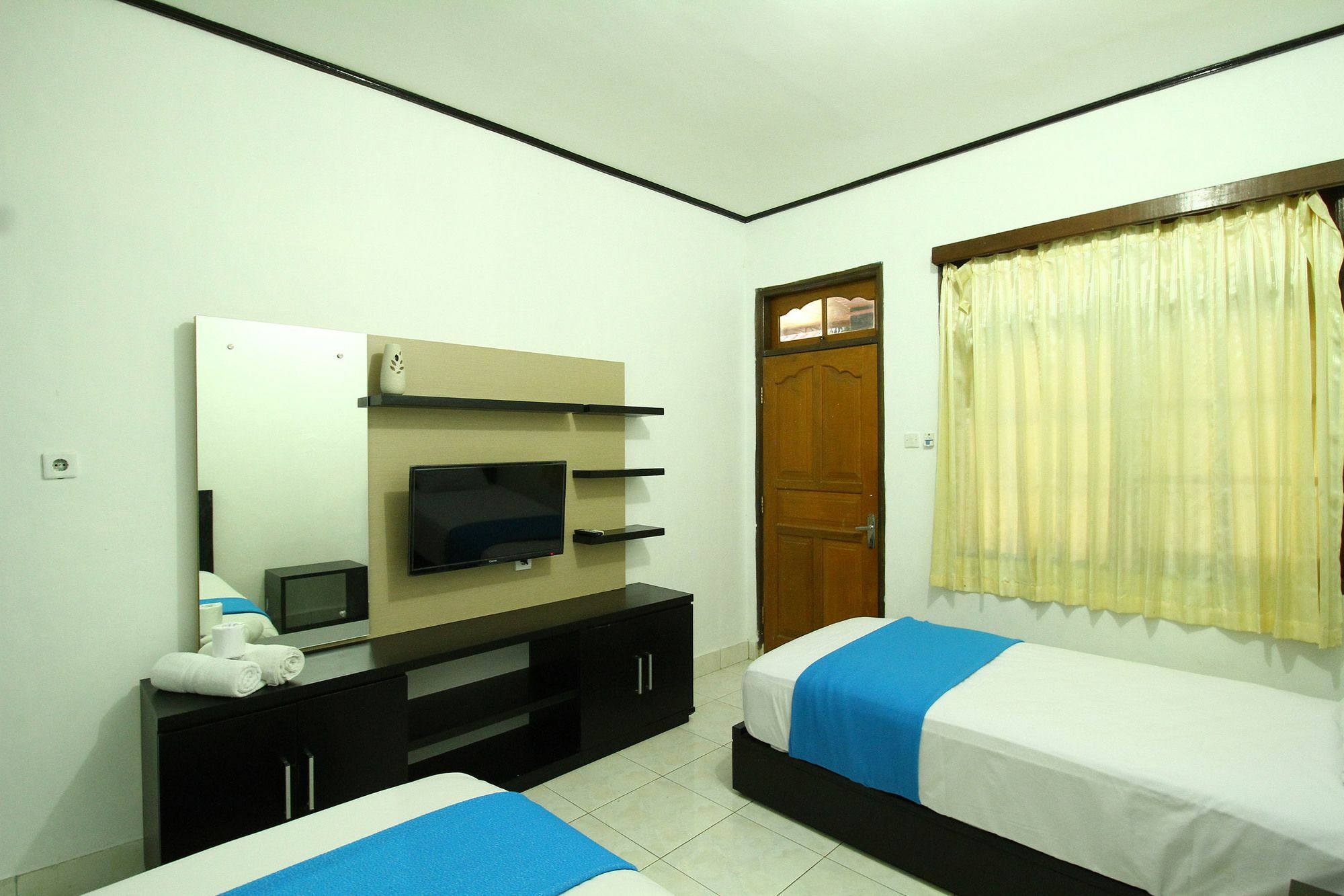 Dua Dara Inn Kuta Legian Extérieur photo