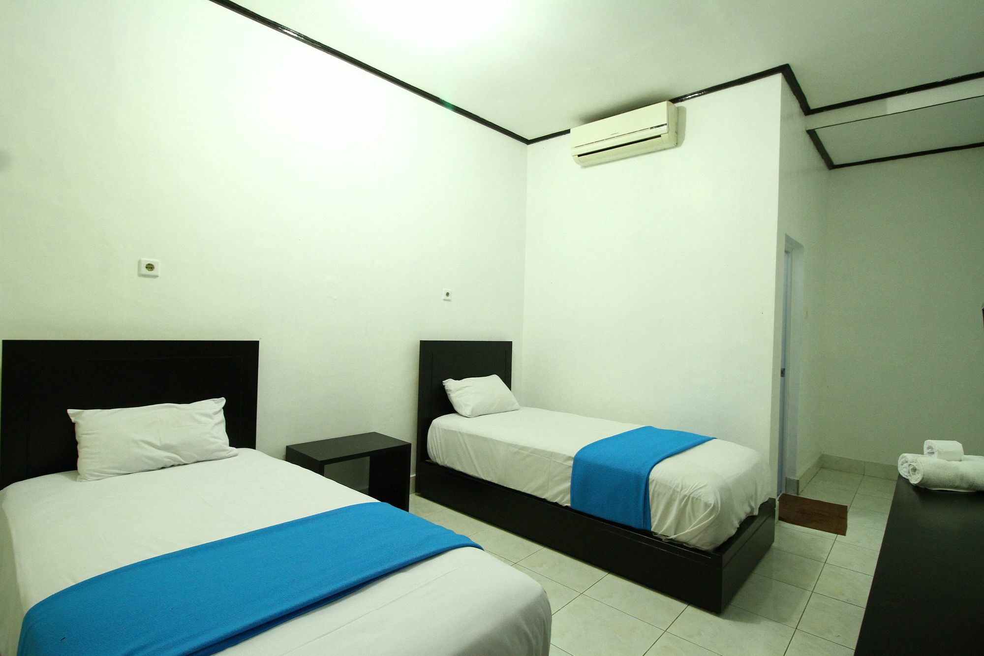 Dua Dara Inn Kuta Legian Extérieur photo