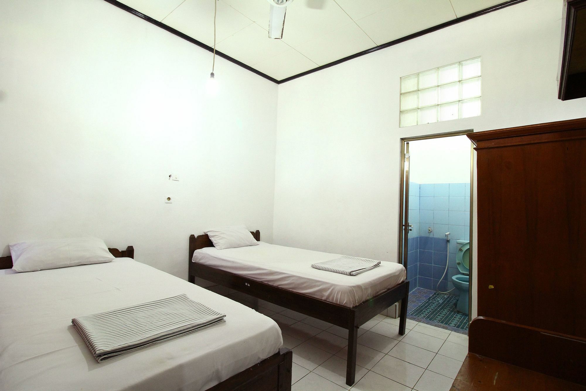 Dua Dara Inn Kuta Legian Extérieur photo