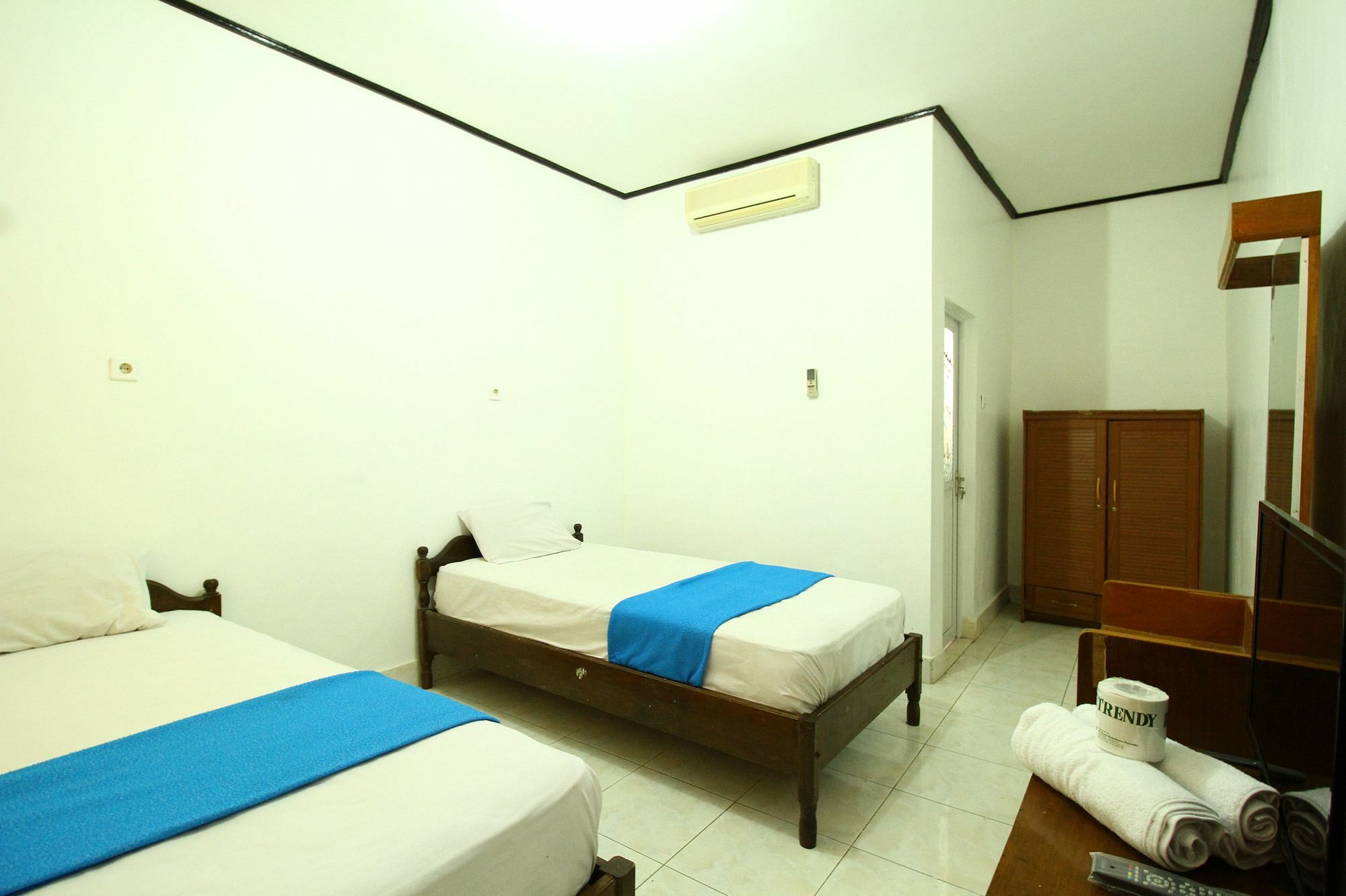 Dua Dara Inn Kuta Legian Extérieur photo