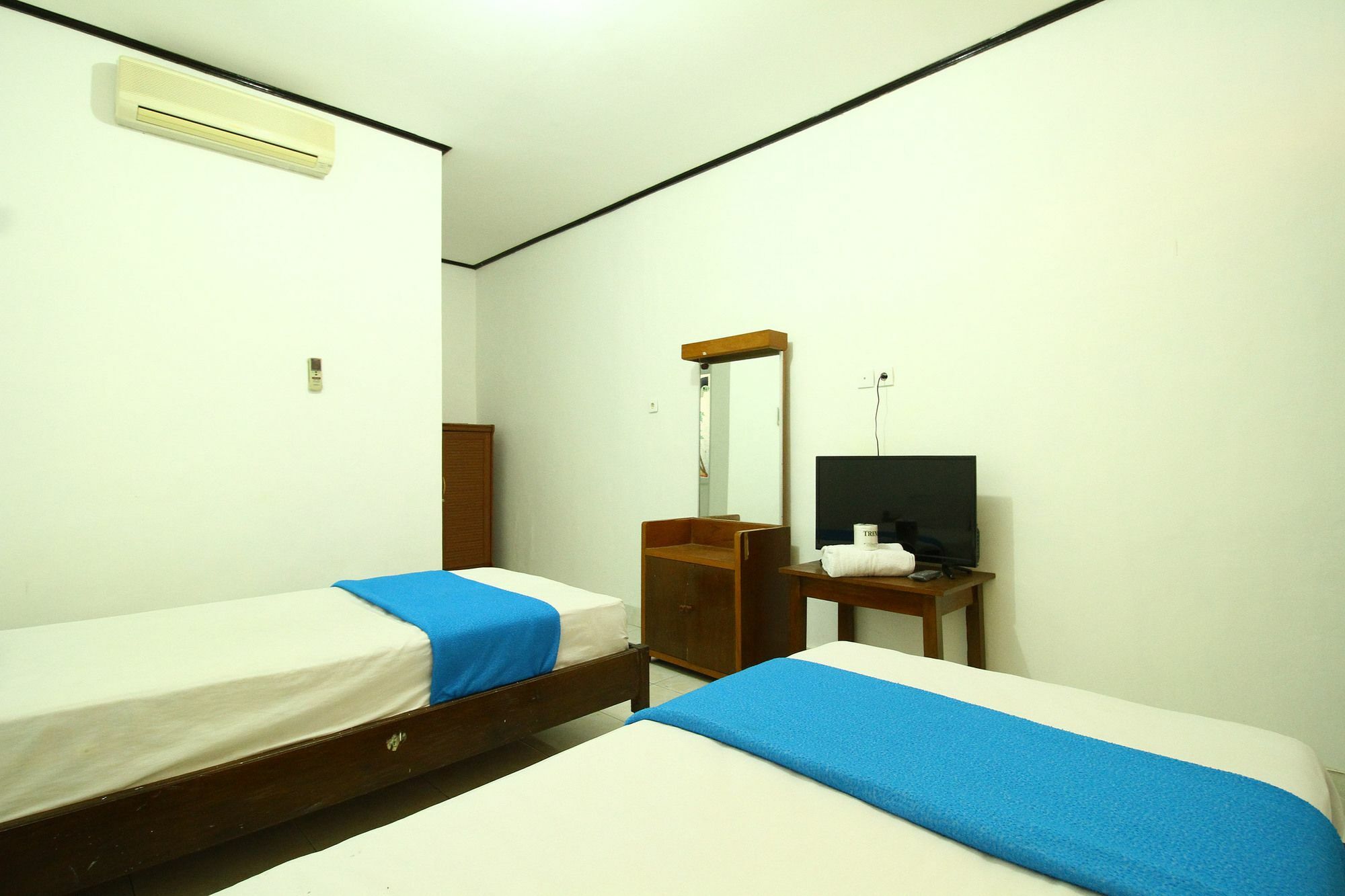 Dua Dara Inn Kuta Legian Extérieur photo